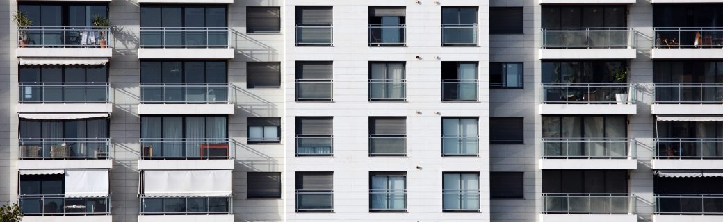 A picture of a modern spanish block of flats in a nice district